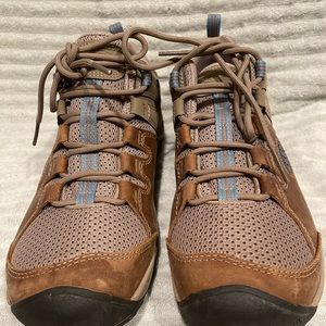 Keen hiking sneakers. Women SZ 11